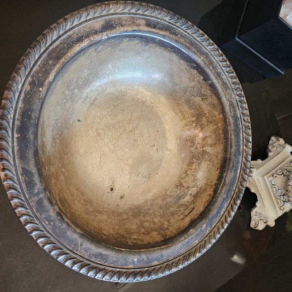 Vintage WM Rogers 10" Fruit Bowl - Picture 2 of 3